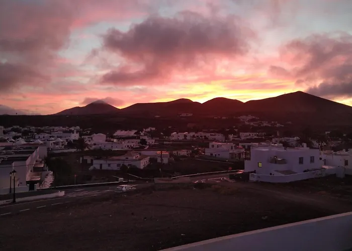 Tranquilidad Entre Volcanes